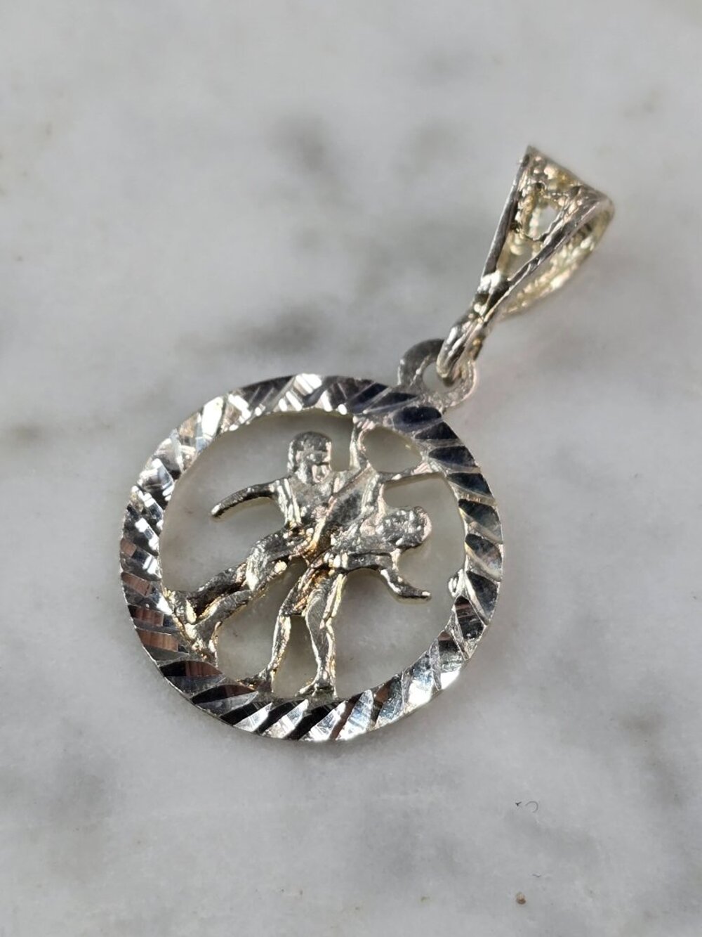 Womens Vintage Estate Sterling Silver Zodiac Gemini Pendant 1.2g E7691